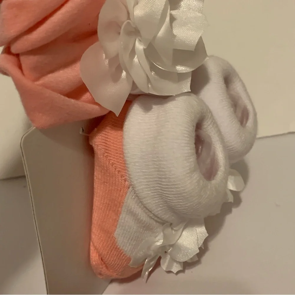 NWT. Jessica Simpson Infant Booties and Headband Set